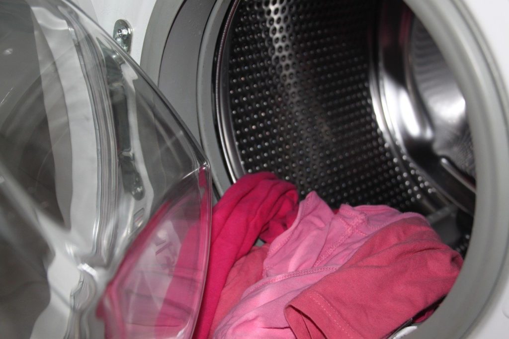 Comment nettoyer une machine à laver pour éliminer les odeurs et la moisissure